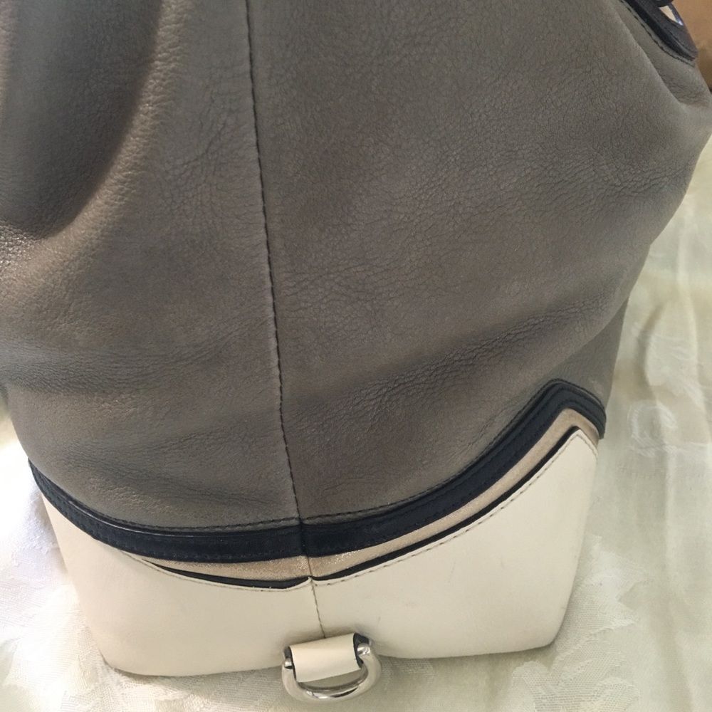 Coach Leather Purse - Excellent condition. - Picture 12 of 16